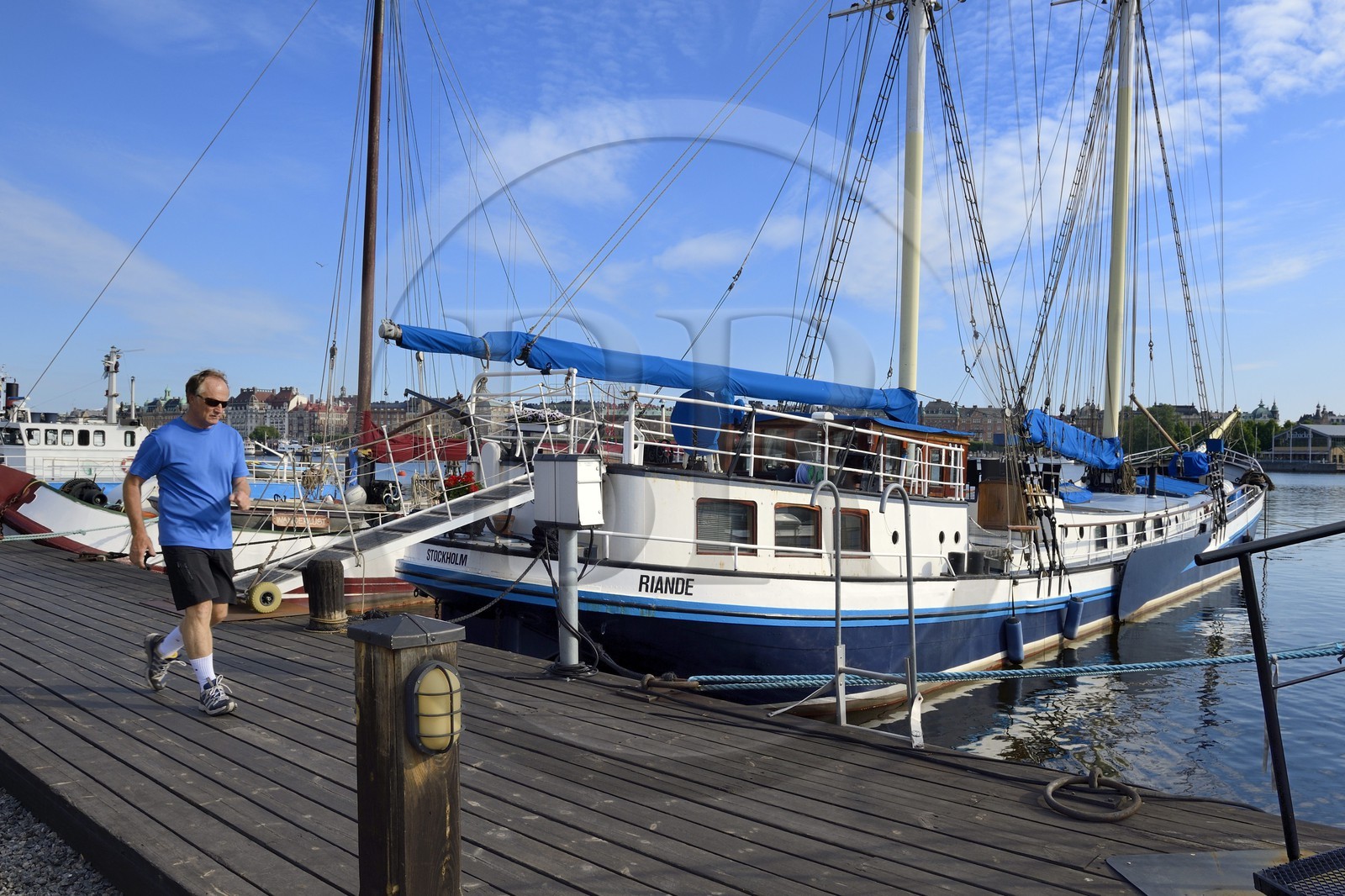 Suède, Stockholm, Ile de Skeppsholmen, bateaux anciens amarrés à Östra Brobänken