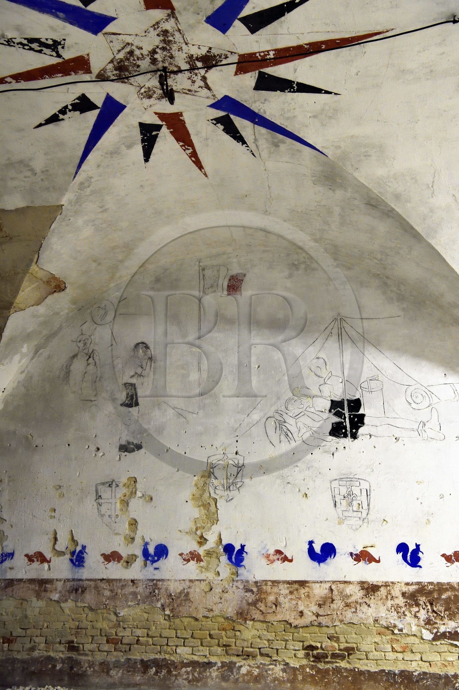 France, Haut-Rhin (68), Neuf-Brisach, Musée d'Art Urbain et de Street Art (MAUSA) hébergé dans une ancienne casemate de la citadelle de Vauban classée Patrimoine Mondial de l'UNESCO, les dessins, écritures et pochois de cette salle ont été réalisés en 1945 par des scouts venus se réfugier lors des bombardements