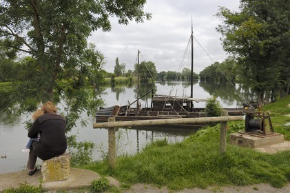 France, Indre et Loire (37), Vallée de la Loire classée Patrimoine Mondial de l' UNESCO, Savonnière, bateaux traditionnels sur le Cher