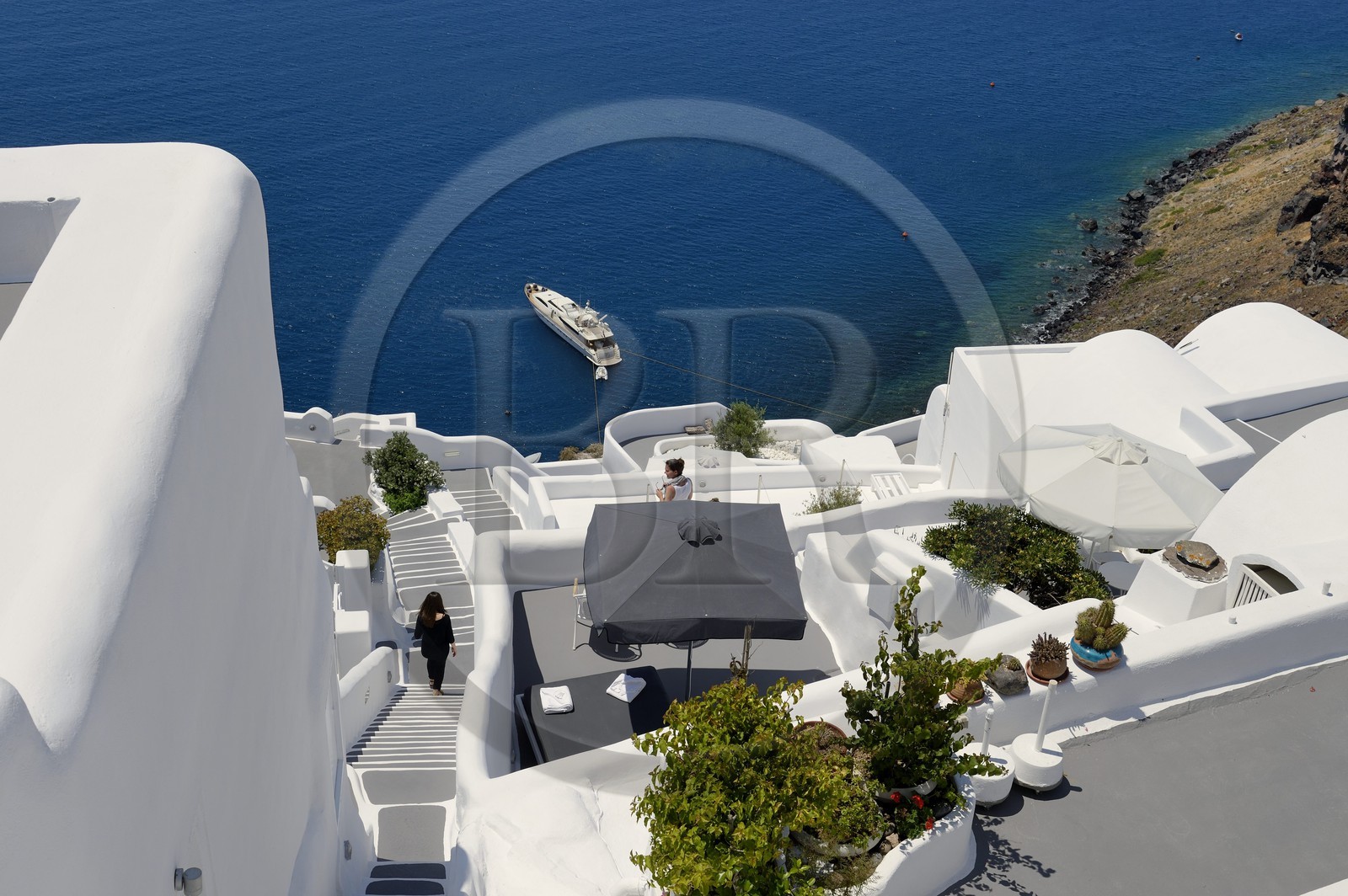 Grèce, Les Cyclades, mer Égée, île de Santorin (Thira ou Théra), village de Oia, l'hôtel Relais & Châteaux Kirini Suites & Spa