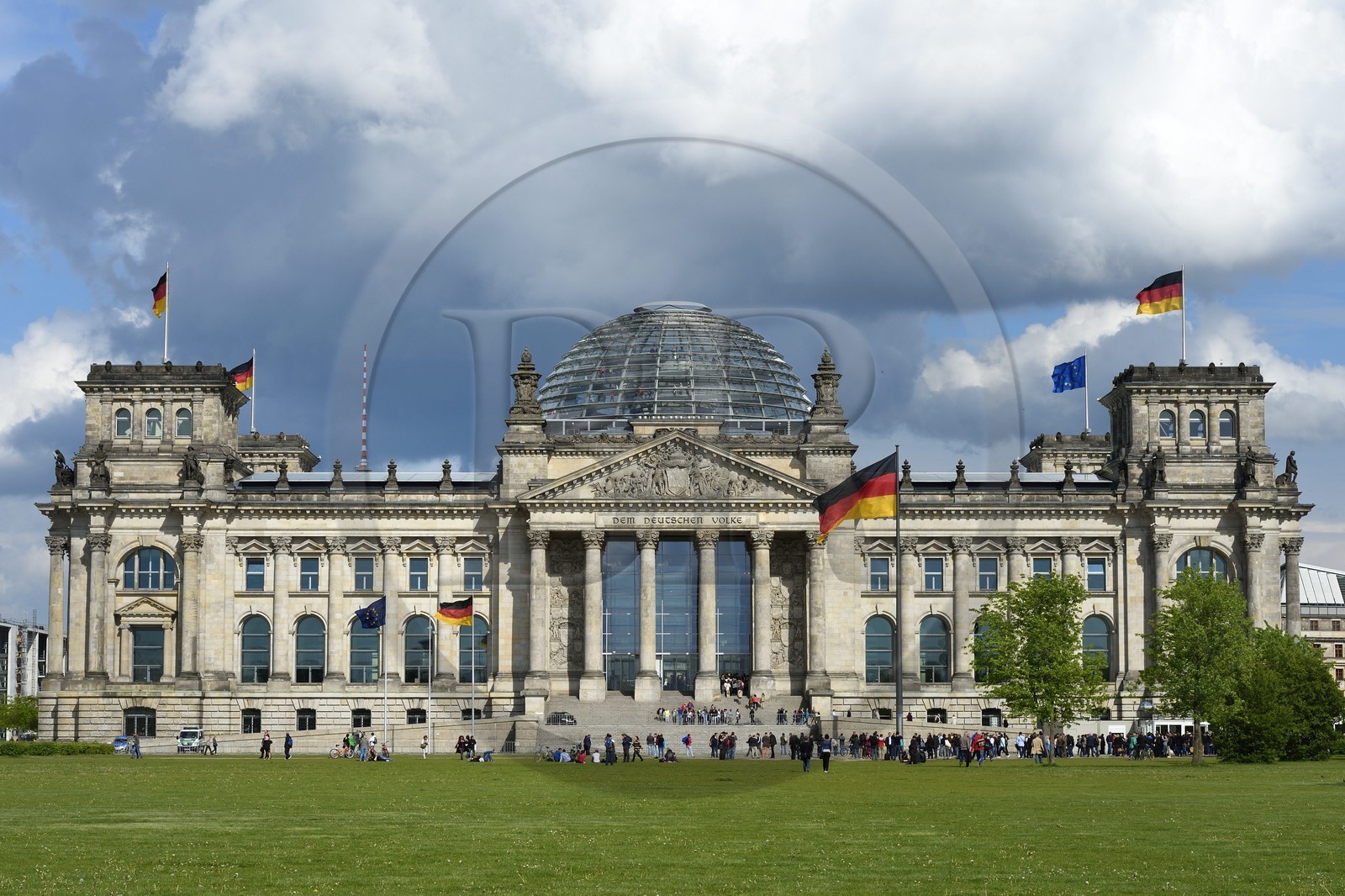 Allemagne, Berlin, le Reichstag avec le dome en verre du Bundestag (parlement allemand depuis 1999) de l'architecte Sir Norman Foster