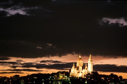 France, Paris (75018), le Sacré-Coeur et Montmartre vus du quai de Jemmapes