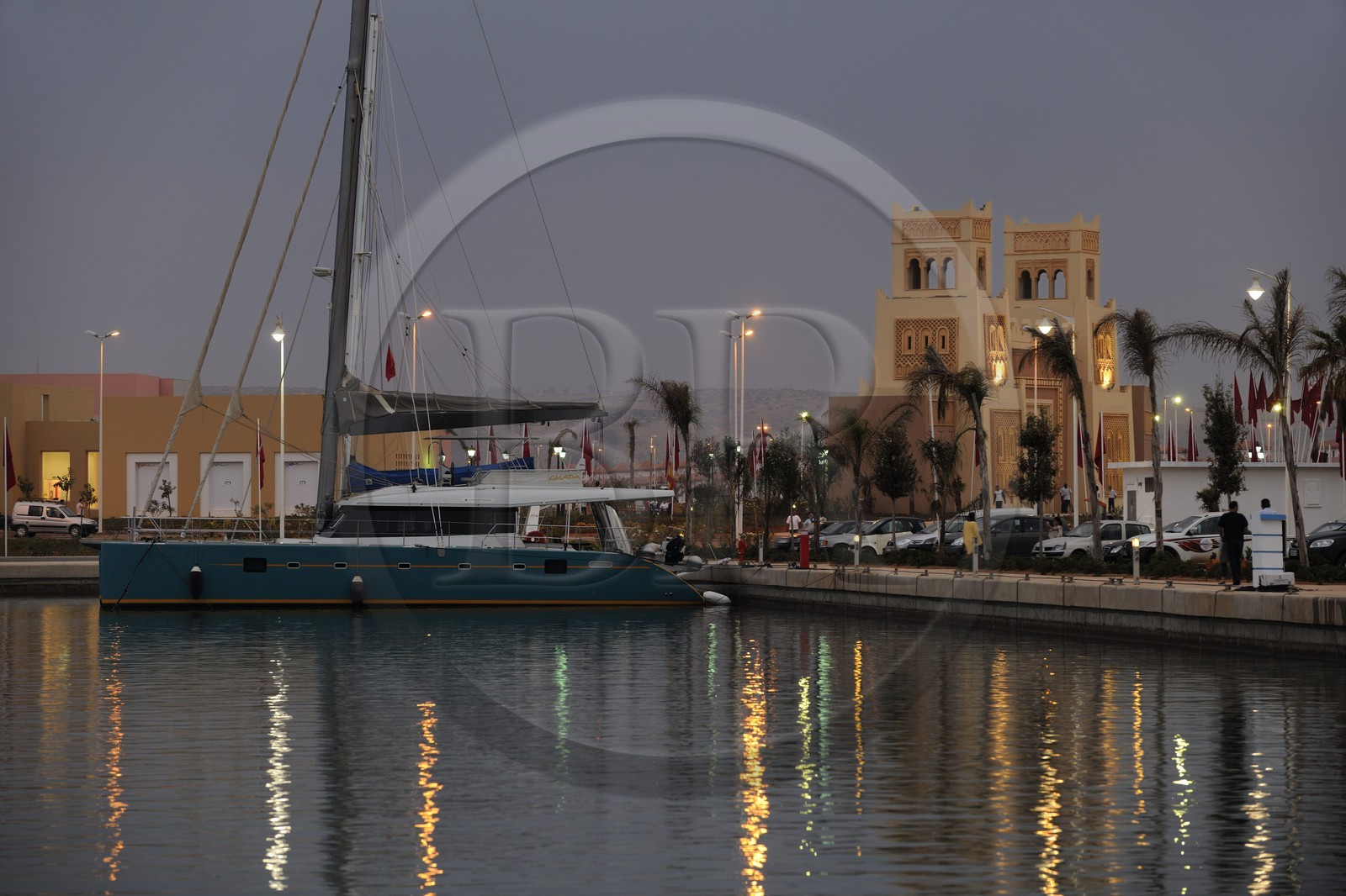 Maroc, région de l'Oriental, station balnéaire de Mediterrania Saïdia, le port et la porte de la galerie marchande Médina Saidia