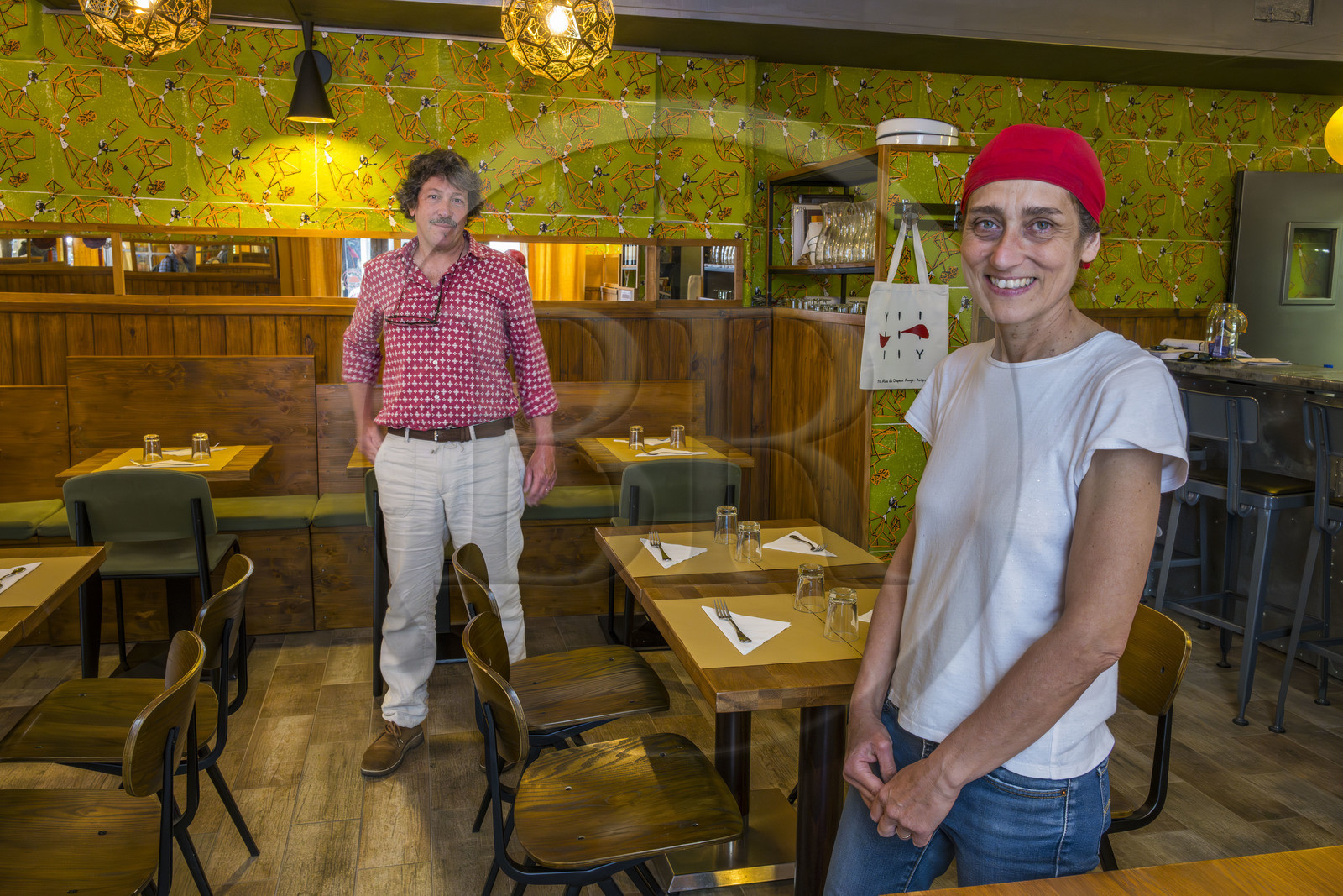 France, Vaucluse (84), Avignon, les propriétaires Pierre Garoia et Marie-Louisa Mauri du restaurant de Piadina L'Italienne au Chapeau Rouge