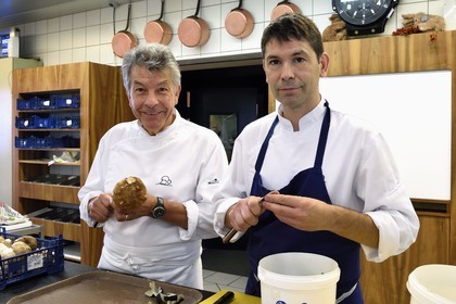 France, Haute-Loire (43), Saint-Bonnet-le-Froid, Restaurant 3 étoiles Régis et Jacques Marcon, Régis (le père) et Jacques (le fils) Marcon