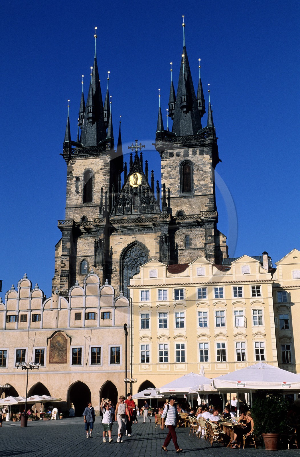 Czech Republic, Prague, old town square (Starometske namesti) and the Tyn church