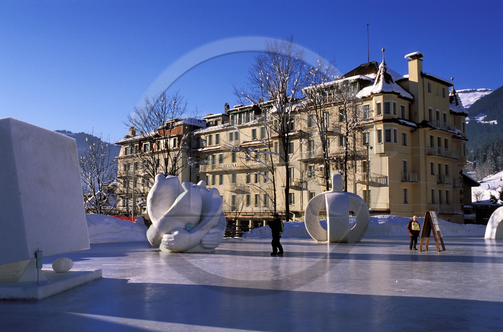 Suisse, région de Bern (Oberland Bernois), région de la Jungfrau, sculptures sur glace devant l' Hôtel Régina