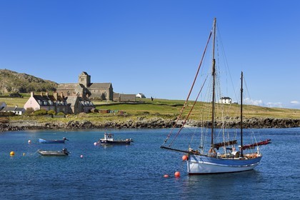 United Kingdom, Scotland, Highland, Inner Hebrides, Isle of Iona facing the Isle of Mull, Iona abbey founded by Saint Columba in the 6th century