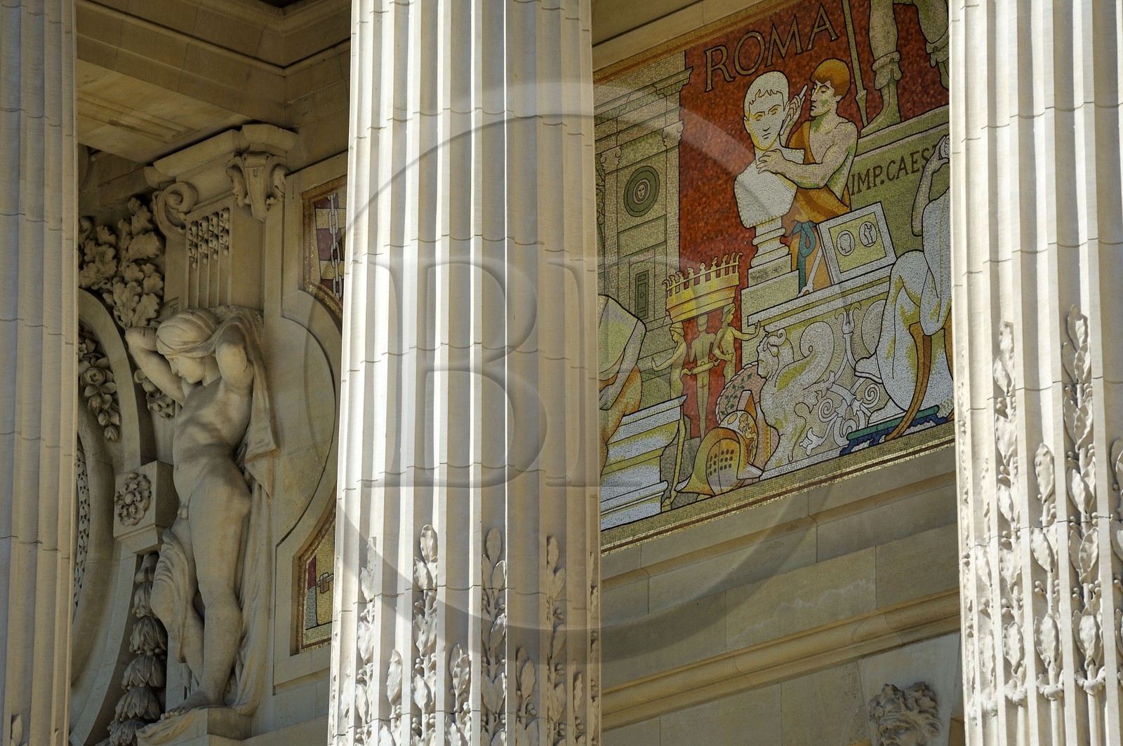 France, Paris (75), Grand Palais, détail des frises intérieures du péristyle de la façade principale concue par Henri Deglane