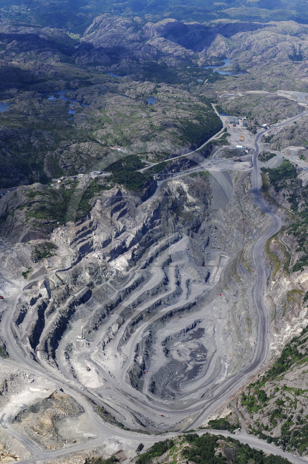 Norvège, Vest Agder, mine à ciel ouvert au sud de flekkefjord (vue aérienne)