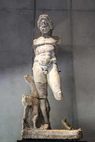 France, Bouches-du-Rhône (13), Arles, musée départemental Arles antique, statue de Neptune (IIe siècle remployé au IIIe siècle) trouvé lors des fouilles du Rhone en 2007