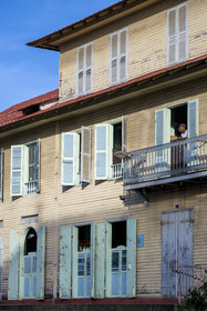 France, Guyane, Cayenne, rue Rémire à l'angle de la place des Palmistes, Immeuble Franconie abritant une bibliothèque et le Musée départemental Alexandre-Franconie