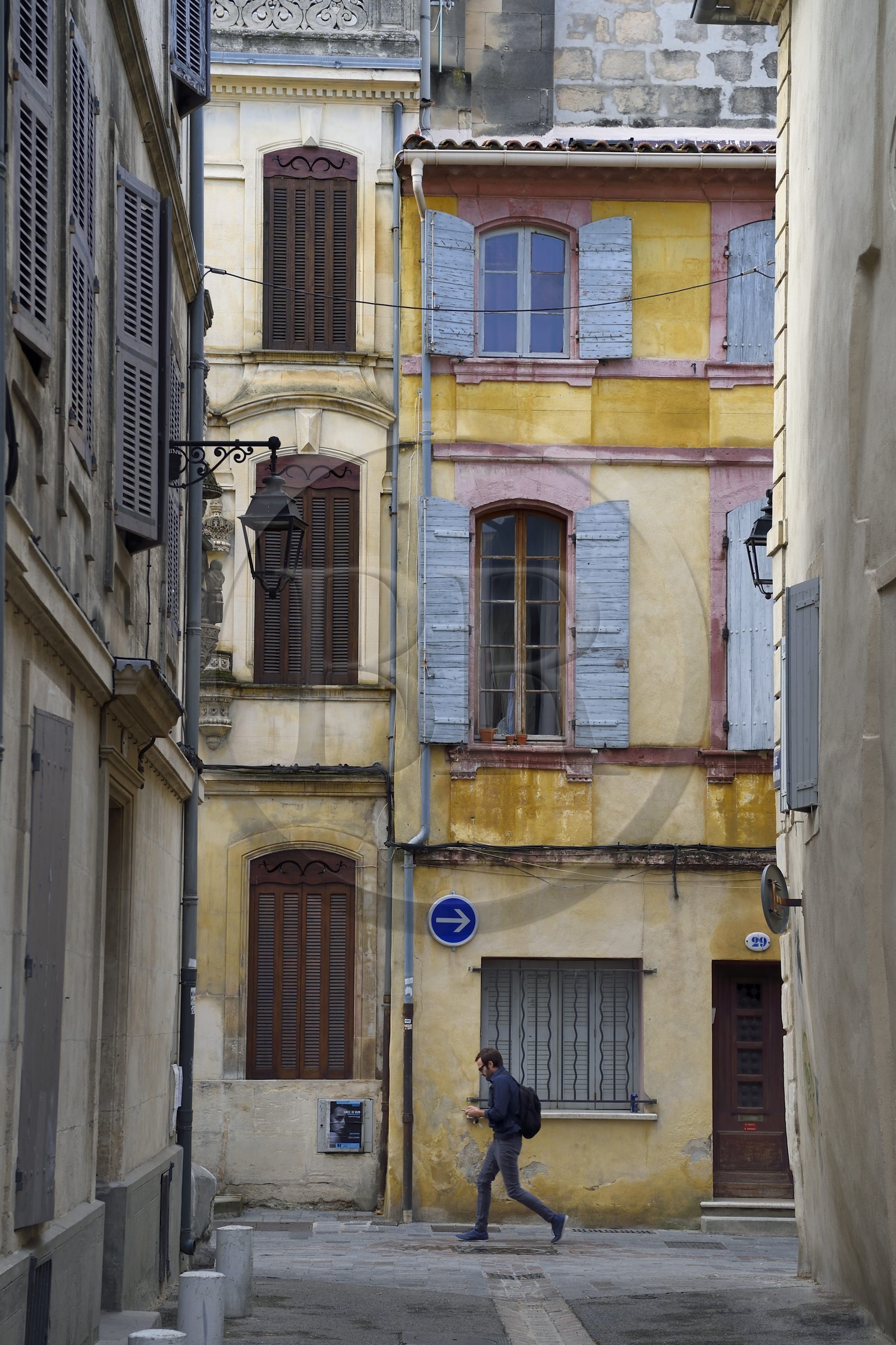France, Bouches-du-Rhône (13), Arles, quartier de la Roquette, rue Baudanoni