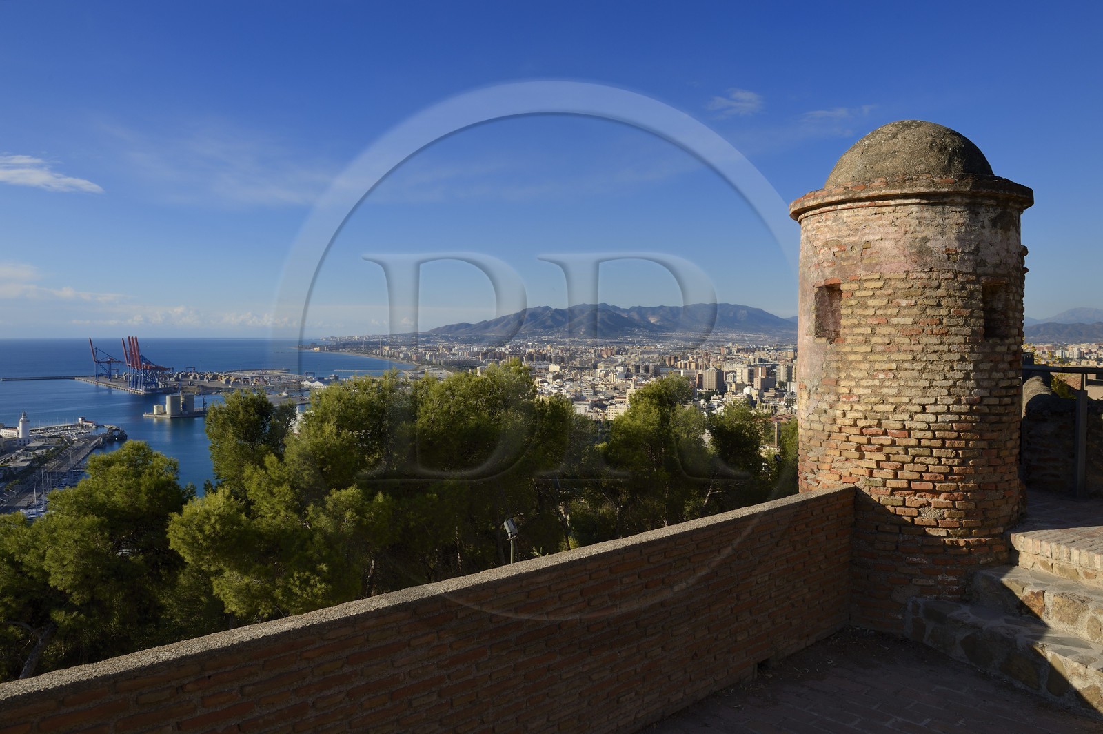 Espagne, Andalousie, Malaga, échauguette du Castillo de Gibralfaro dominant la ville
