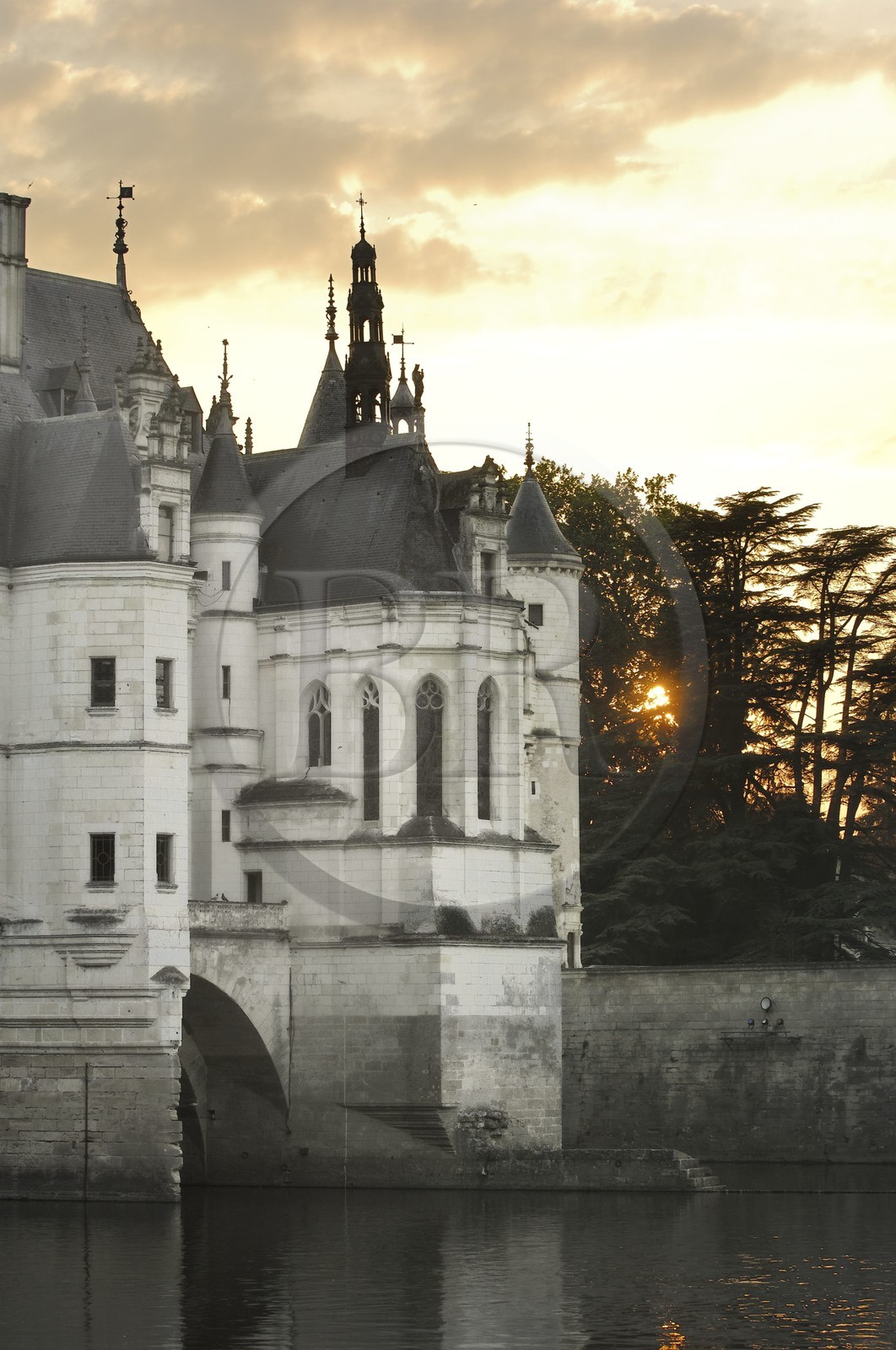 France, Indre-et-Loire (37), château de Chenonceau de style Renaissance qui enjambe le Cher, édifié de 1513 à 1521