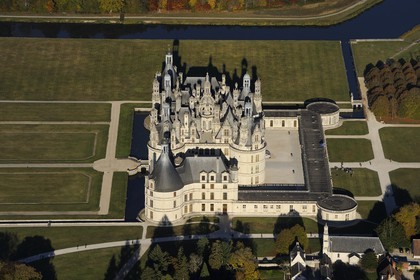 France, Loir et Cher (41), Vallée de la Loire classée Patrimoine Mondial de l' UNESCO, château de Chambord (vue aérienne)