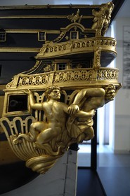 France, Charente-Maritime (17), Rochefort, le quartier de l'Arsenal, musée national de la Marine dans l'hôtel de Cheusses, arrière du modèle du Dauphin Royal