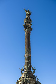 Espagne, Catalogne, Barcelone, quartier de La Barceloneta, Port Vell, la colonne Christophe Colomb de l'architecte Gaietà Buigas construite à l'occasion de l'exposition universelle de 1888