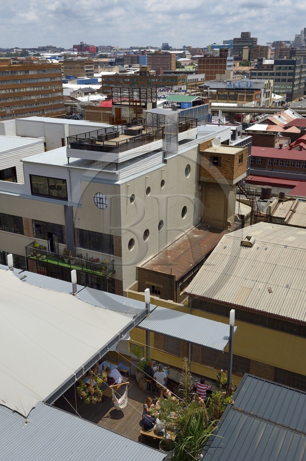 Afrique du Sud, province de Gauteng, Johannesburg, CBD (Central Business District), quartier de Maboneng, restaurant et bar The Living Room