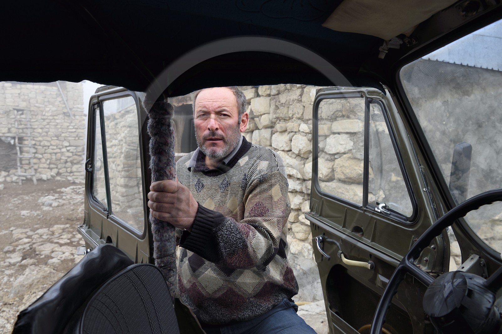 Azerbaïdjan, région de Quba (Guba), chaine de montagne du Grand Caucase, village de Giriz, 4x4 russe UAZ 469