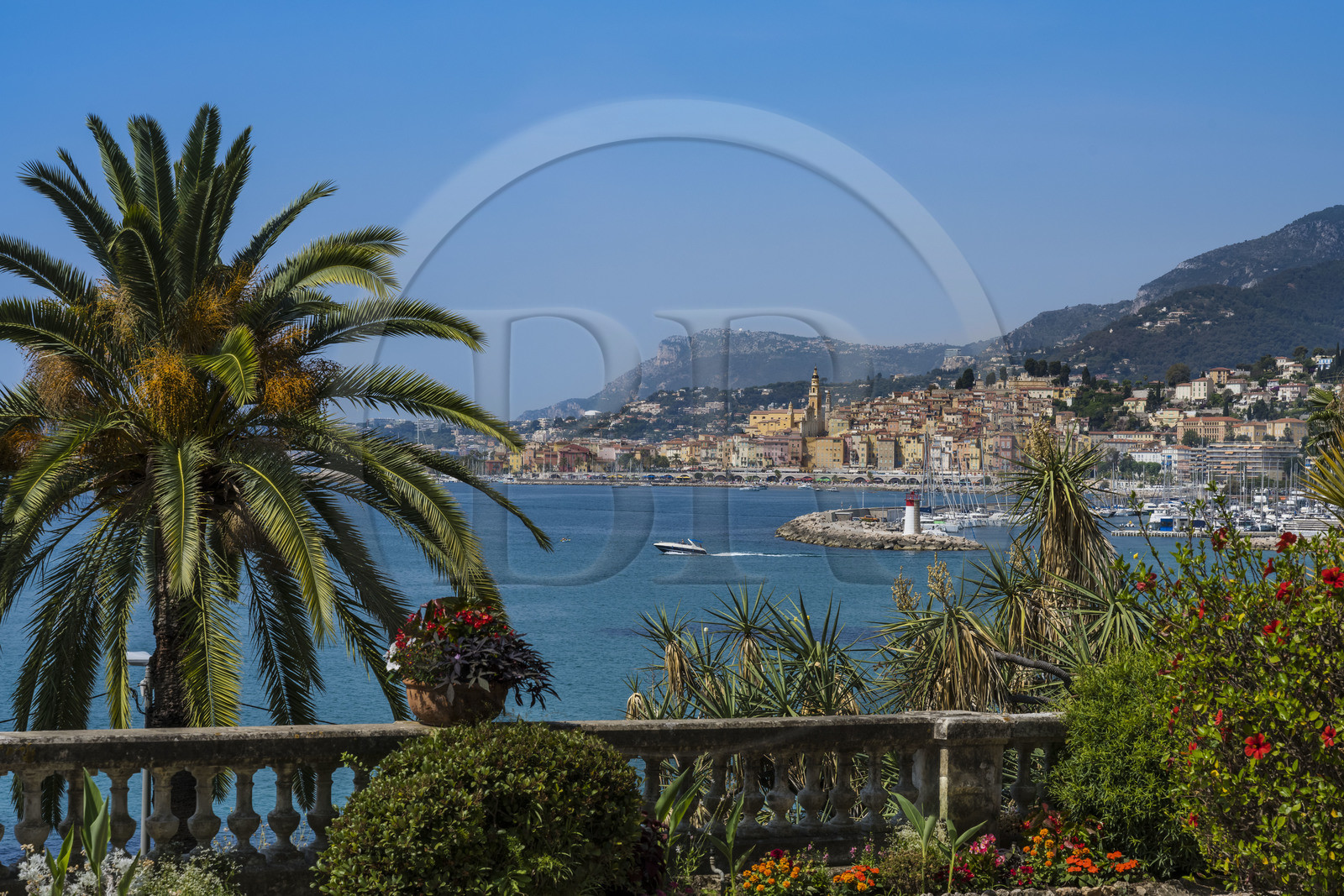 France, Alpes-Maritimes (06), Menton depuis le jardin de Maria Serena dans le quartier de Garavan