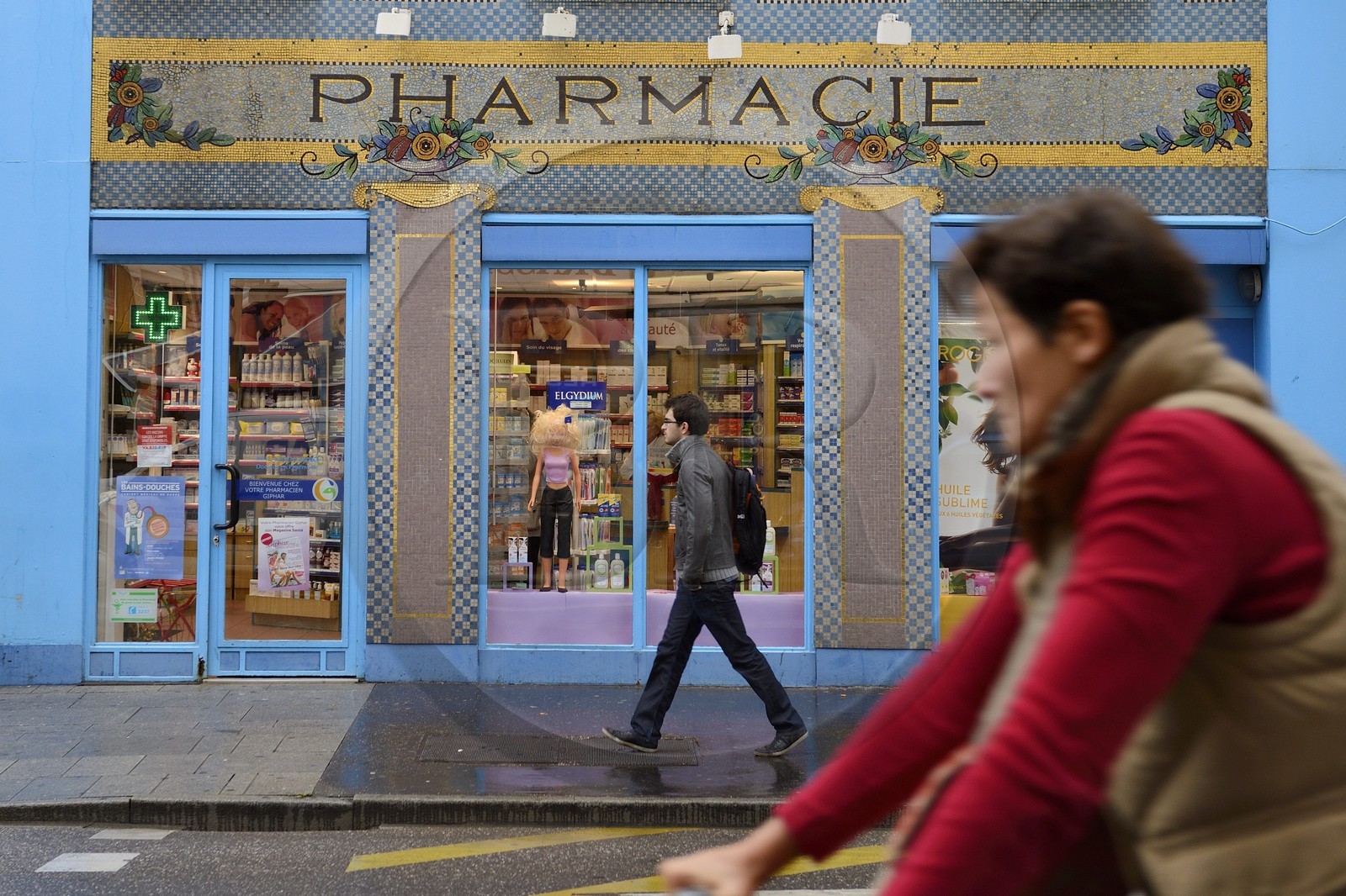 France, Meurthe-et-Moselle (54), Nancy, pharmacie du Point-Central décorée en style Ecole de Nancy et Art déco avec des mosaïques du céramiste parisien Antoine Ebel