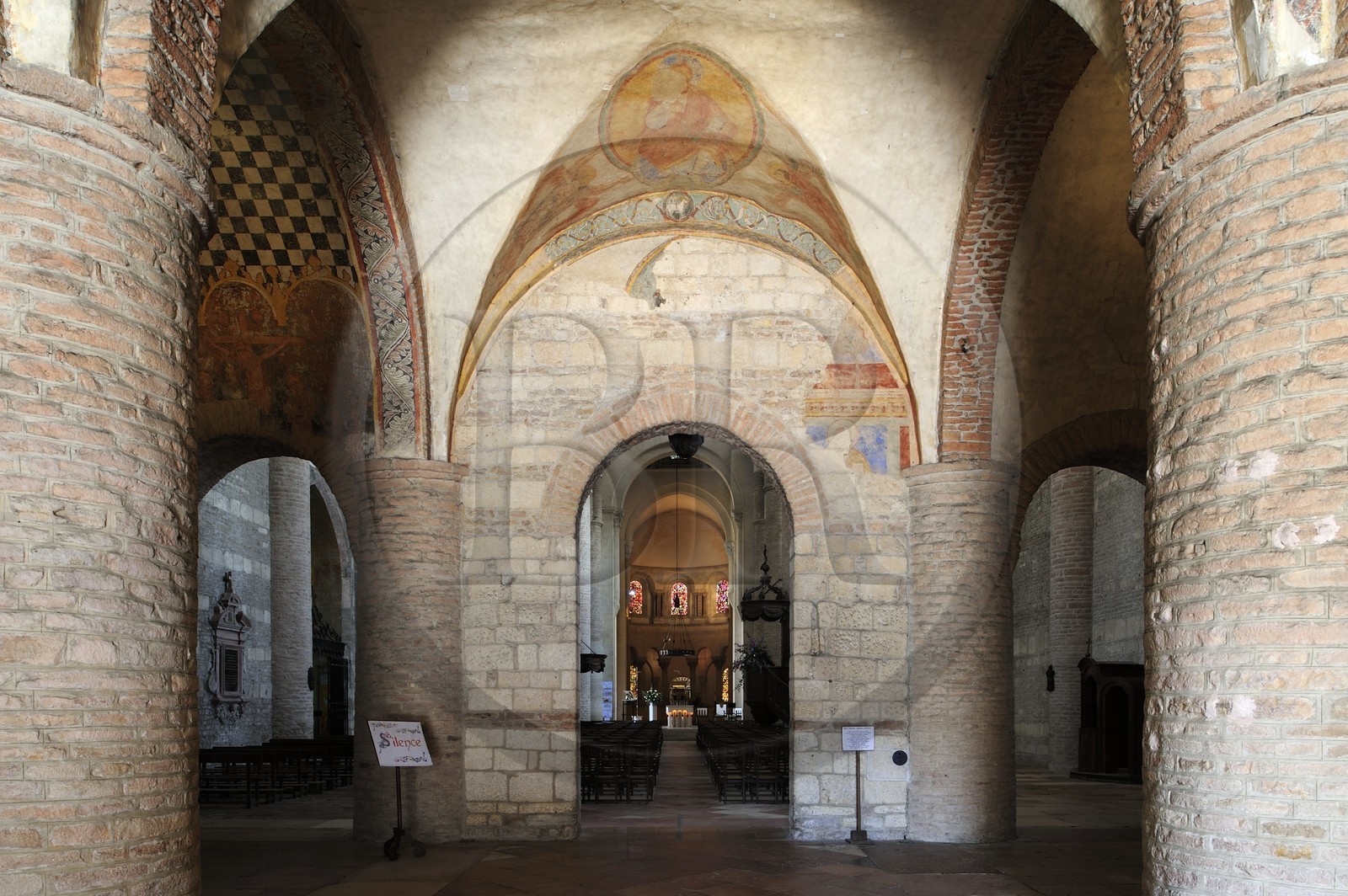 France, Saône et Loire (71), abbaye de Tournus, l'église Saint-Philibert, avant nef
