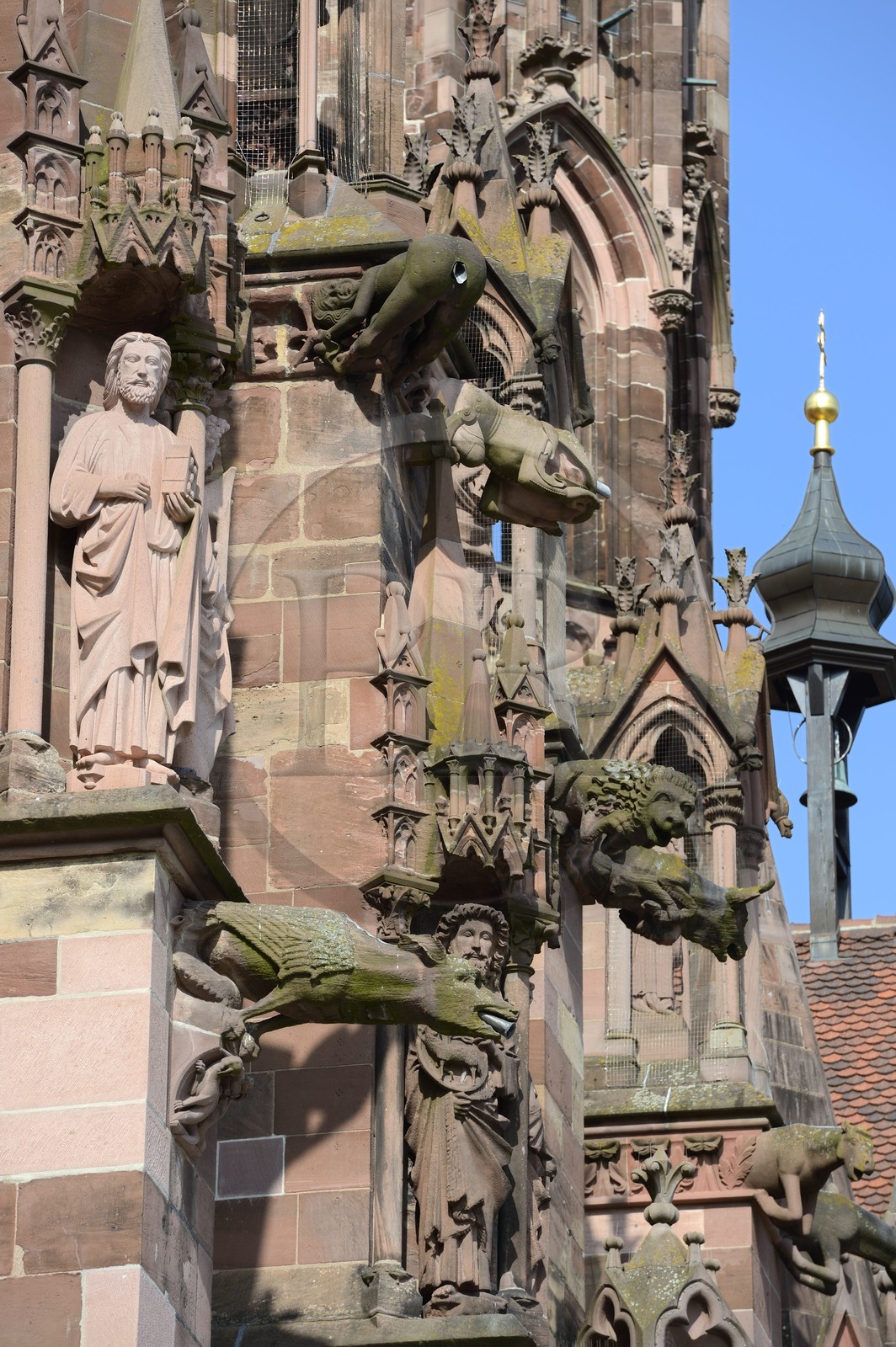 Allemagne, Bade-Wurtemberg, Fribourg en Brisgau, la cathédrale (Munster), gargouilles dont une très irrespectueuse