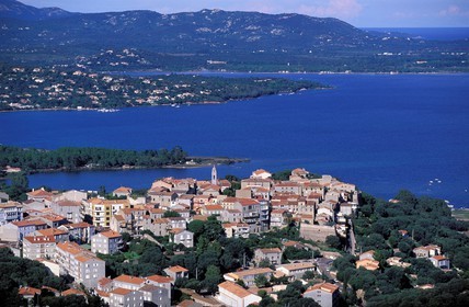 France, Corse-du-Sud (2A), la vieille ville de Porto Vecchio (vue aérienne)