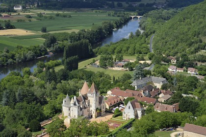 France, Dordogne (24), Périgord Noir, vallée de la Dordogne, Castelnaud-la-Chapelle, château des Milandes, ancienne demeure de Joséphine Baker (vue aérienne)
