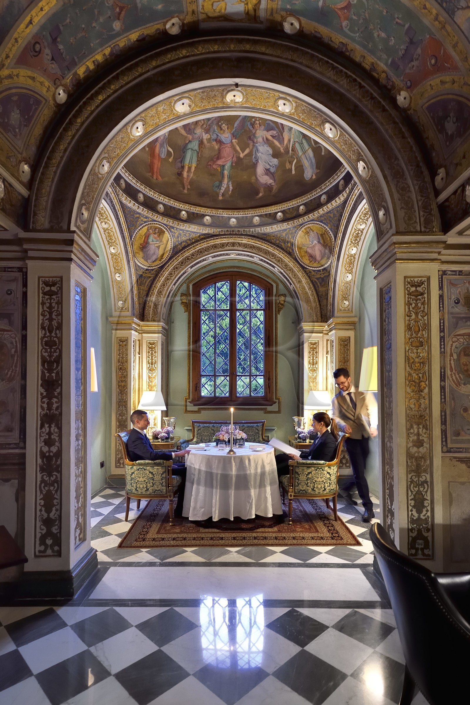 Italie, Toscane, Florence, centre historique classé Patrimoine Mondial de l'UNESCO, Palazzo Della Gherardesca, palace 5 étoiles Four Seasons Hotel Firenze, diner romantique dans la chapelle du Cardinal