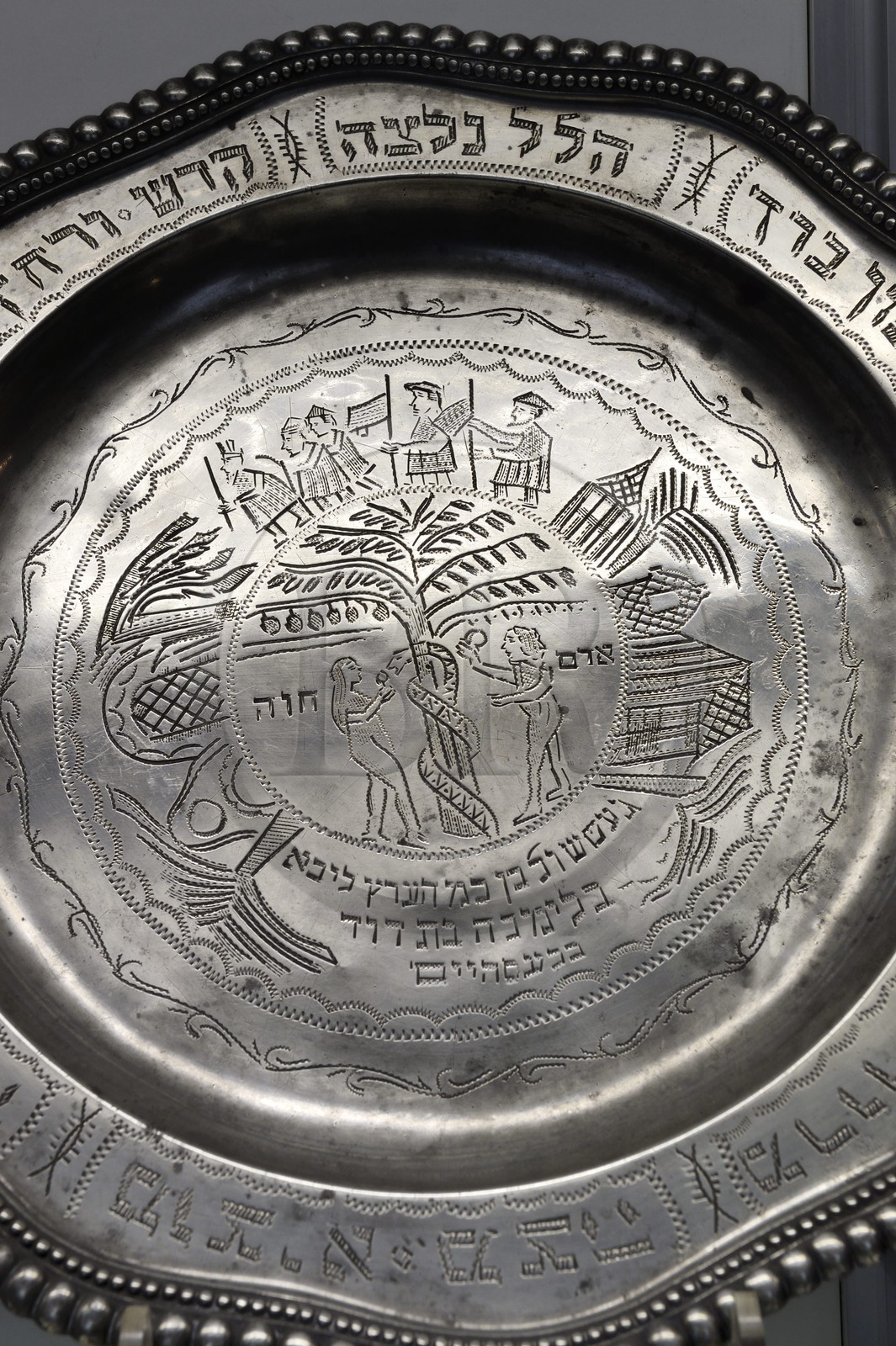 France, Haut-Rhin (68), Colmar, le Musée Bartholdi accueille une collection d’objets témoignant de la présence d’une communauté juive bien implantée en Alsace, plat de Seder