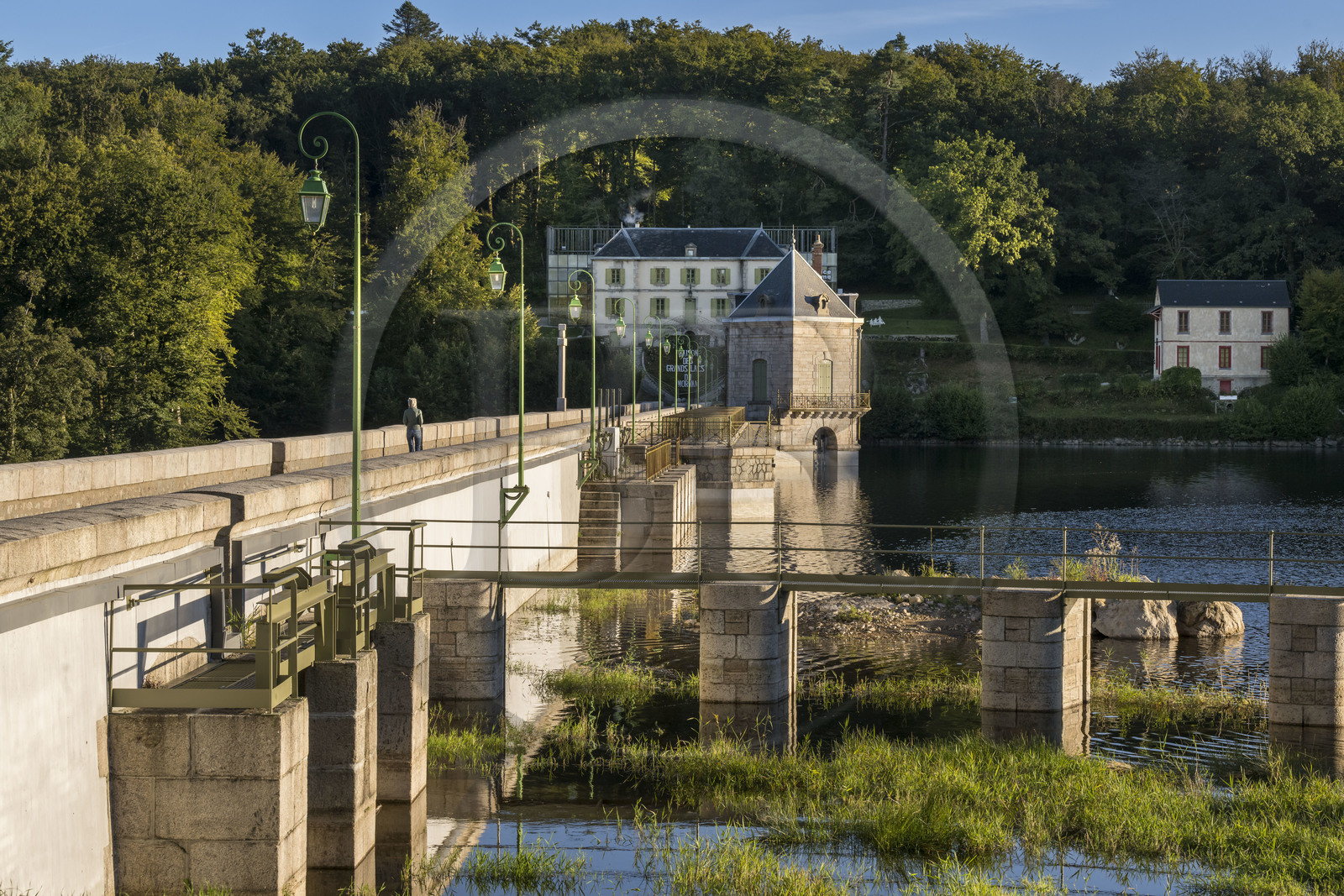 France, Nievre, Regional Natural Park of Morvan, Montsauche les Settons, lac des Settons (Settons lake), the dam and the Morvan Summits and Great Lakes Tourist Office in the background