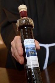 Croatie, Dalmatie, Parc national de Krka, monastère franciscain de l’îlot Visovac, les moines produisent leur propre liqueur
