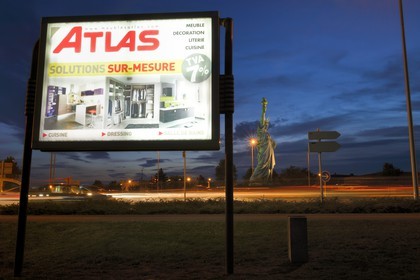 France, Haut-Rhin (68), Colmar, réplique de la statue de la Liberté  de Auguste Bartholdi sur la route de Strasbourg, elle est d’une hauteur de 12 mètres au flambeau