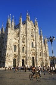 Italy, Lombardy, Milan, Piazza del Duomo, the Cathedral the Duomo in flamboyant gothic style