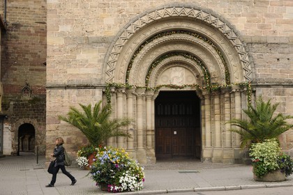 France, Vosges (88), Epinal, la basilique Saint-Maurice, l'entrée principale de la Tour Beffroy