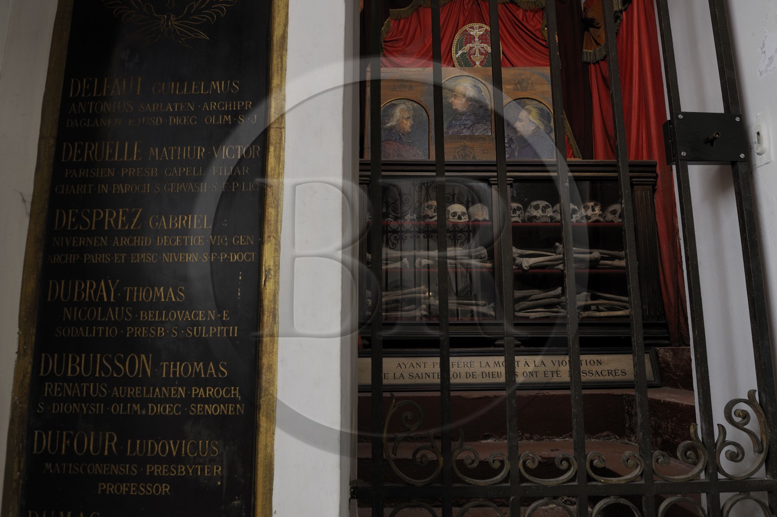 France, Paris (75), l’église des Carmes rue de Vaugirard, la crypte où sont disposés les restes partiels du massacre de 115 prêtres le 2 septembre 1792