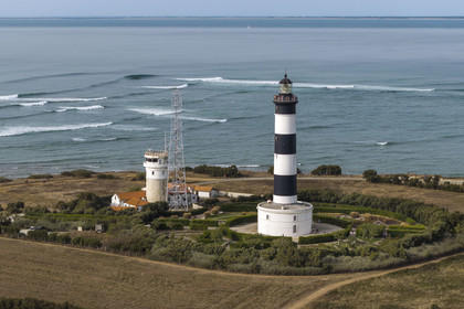 France, Charente-Maritime (17), Ile d'Oléron, Saint-Denis-d'Oléron, le phare de Chassiron (vue aérienne)