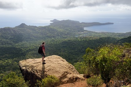France, Ile de Mayotte, Grande-Terre, Réserve Forestière des Cretes du Sud, randonneur au sommet du Mont Choungui (594 mètres)