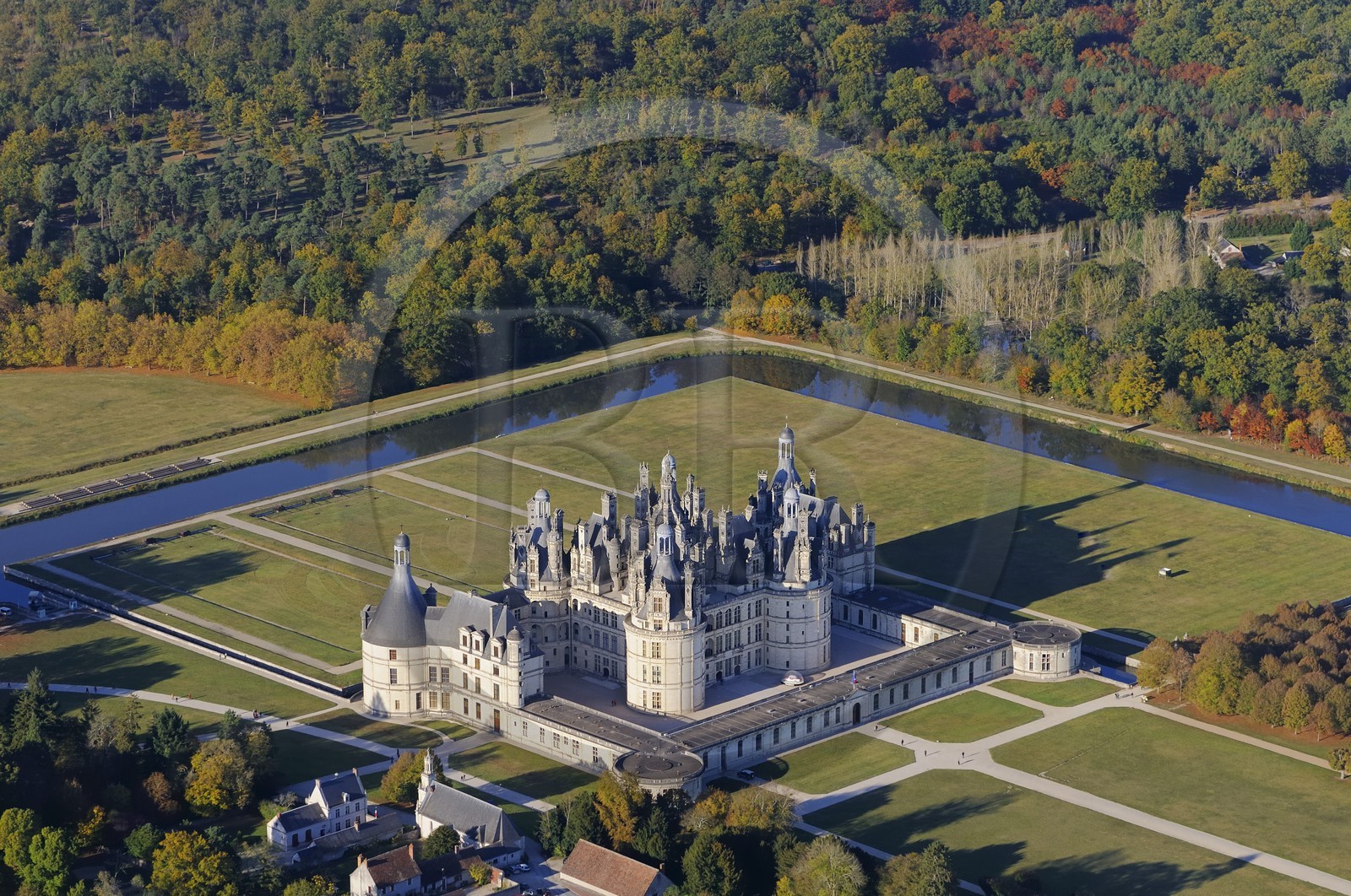 France, Loir et Cher (41), Vallée de la Loire classée Patrimoine Mondial de l' UNESCO, château de Chambord (vue aérienne)