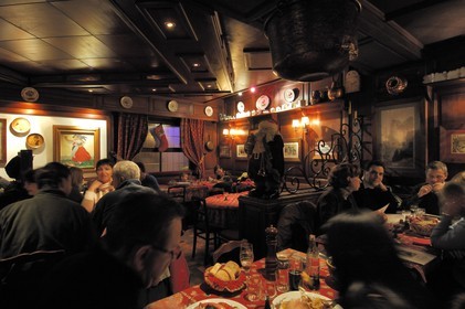 France, Bas Rhin (67), Strasbourg, la reputée winstub le clou rue du chaudron a Noel