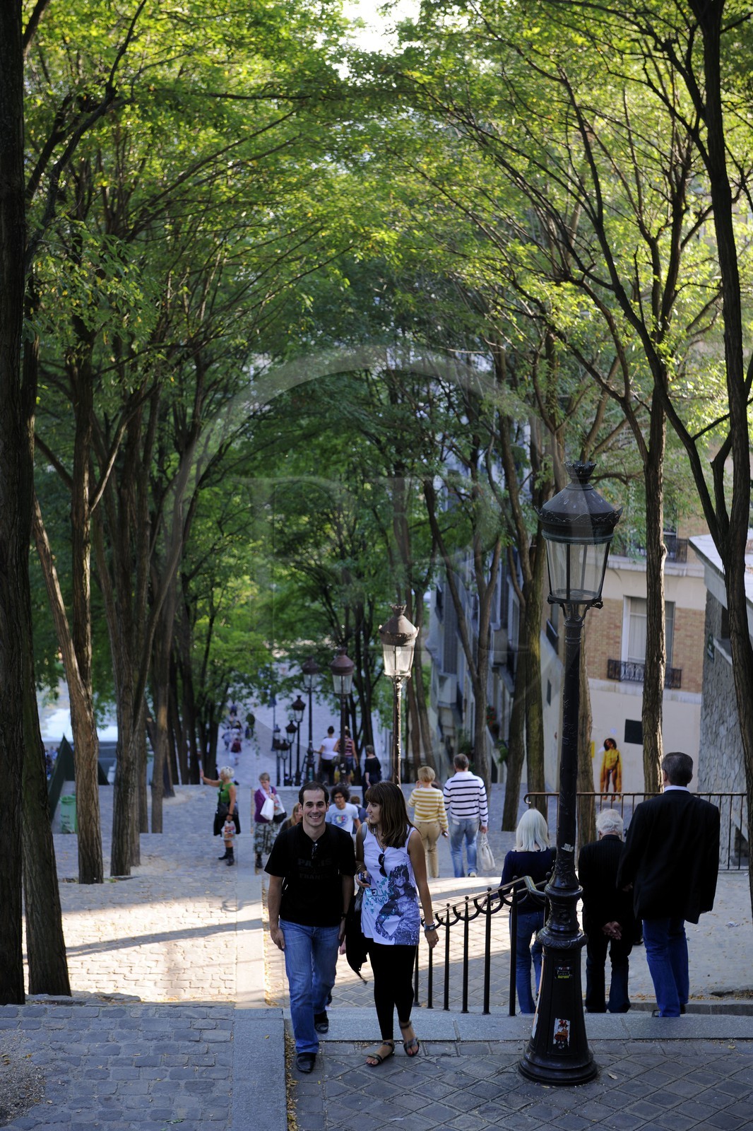 France, Paris (75), la Butte Montmartre, escaliers jouxtant le funiculaire