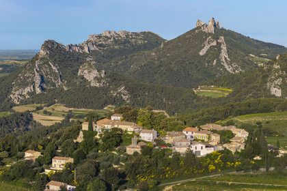 France, Vaucluse, Dentelles de Montmirail mountains, the village of Suzette, the Clapis extended by the Grand Montmirail on the left and the Dentelles Sarrasines on the right in the background (aerial view)