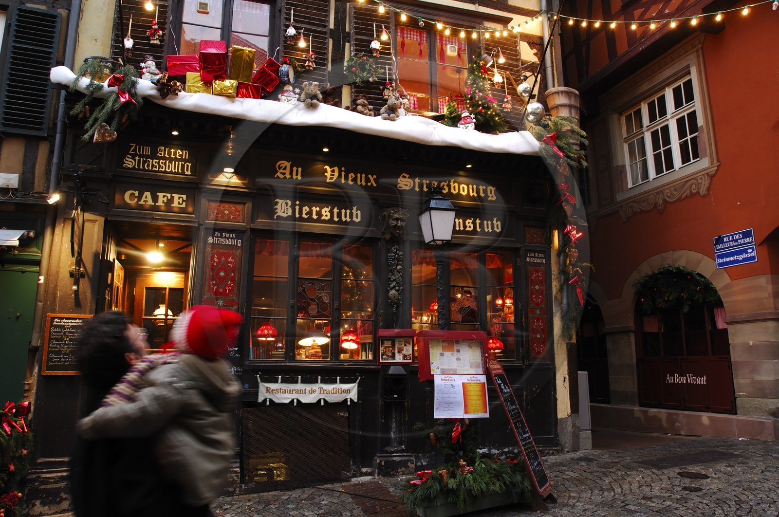 France, Bas Rhin (67), Strasbourg, bierstub et winstub au vieux Strasbourg dans le quartier de la Cathedrale a Noel