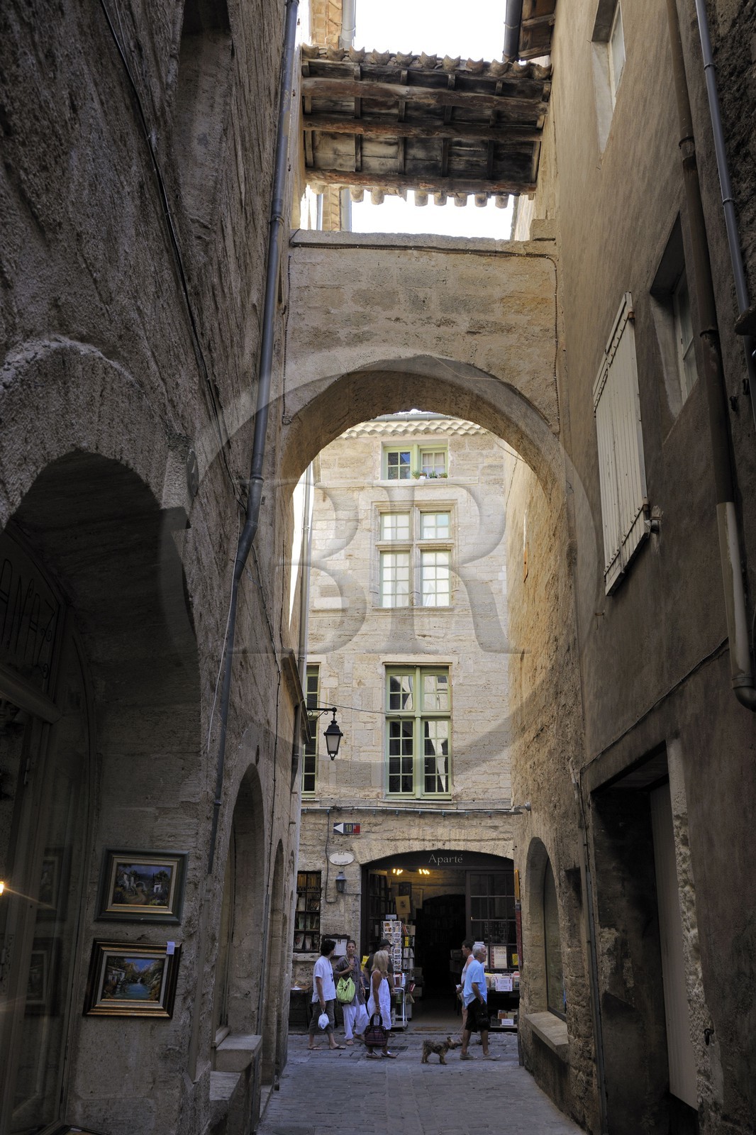 France, Hérault (34), Pézenas, vieille ville, pont de l'Hôtel de Carion-Nizas