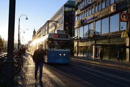 Suède, Västra Götaland, Göteborg (Gothenburg), le tramway sur Hamngatan