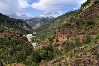 France, Alpes Maritimes, Mercantour National Park, Haut Var Valley, Gorges of Daluis carved by the Var river in red lutite soil seen from the Bride Bridge