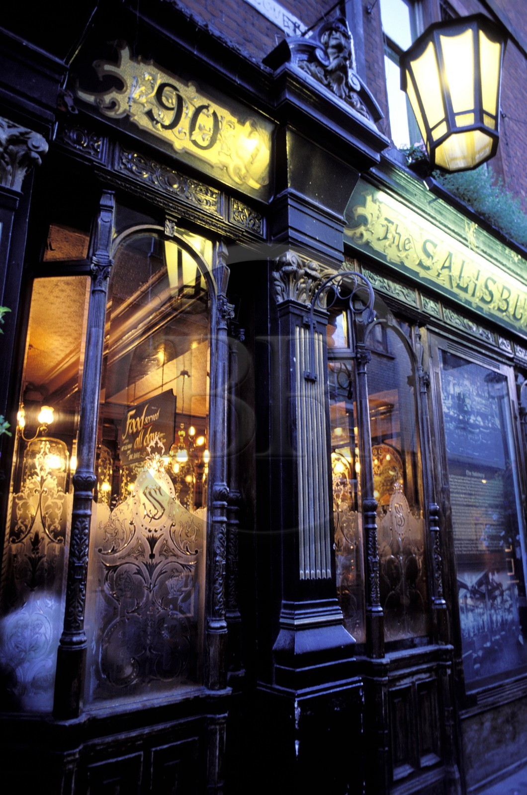 United Kingdom, London, pub in Covent Garden district