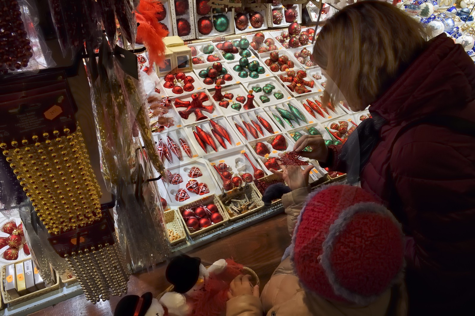 France, Bas-Rhin (67), Strasbourg, vieille ville classée Patrimoine Mondial de l'UNESCO, marché de Noël (Christkindelsmarik) de la place Broglie